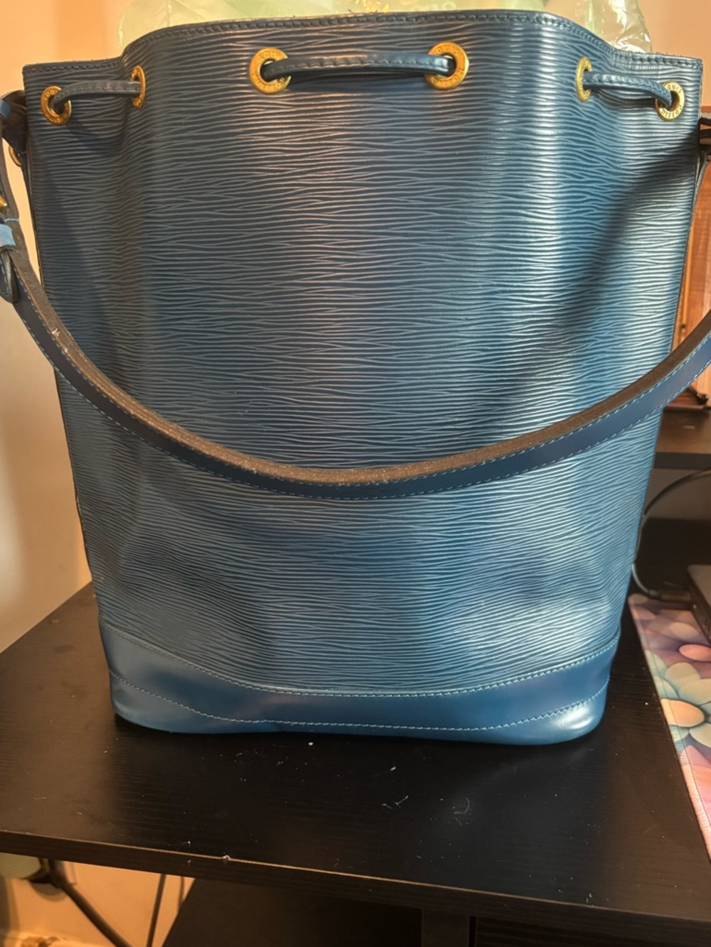 Authentic Louis Vuitton Toledo Blue Epi Leather Noé – Pristine Vintage Condition - Picture 3 of 11